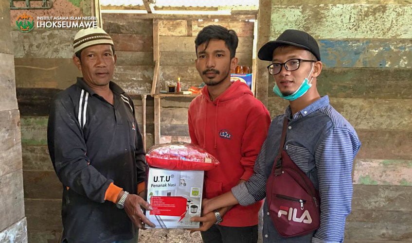 Organisasi Mahasiswa FEBI Salurkan Bantuan untuk Korban Banjir dan Longsor 2.jpg